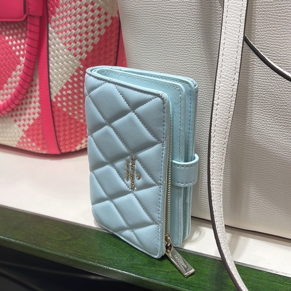 Kate Spade Carey Medium Compartment Bifold Wallet
COLOR: Turquoise
NWT - Picture 5 of 16